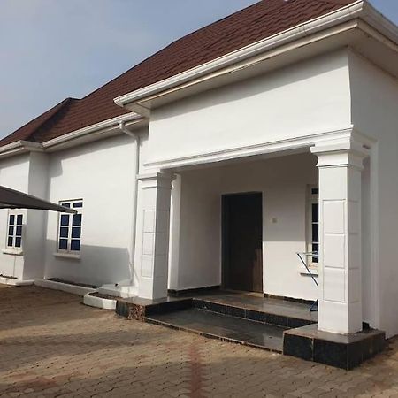 Stylish House With Free Parking And Outdoor Pool Villa Abuja Exterior photo