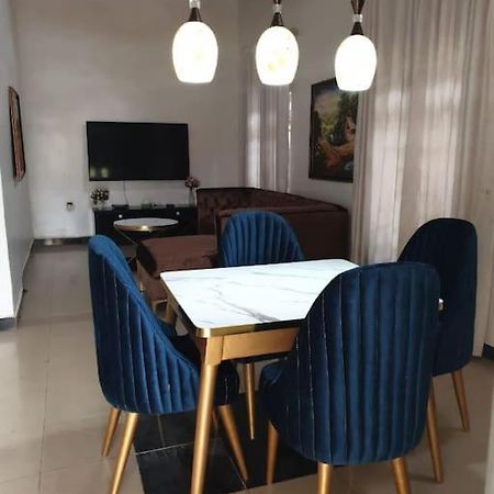 Stylish House With Free Parking And Outdoor Pool Villa Abuja Exterior photo