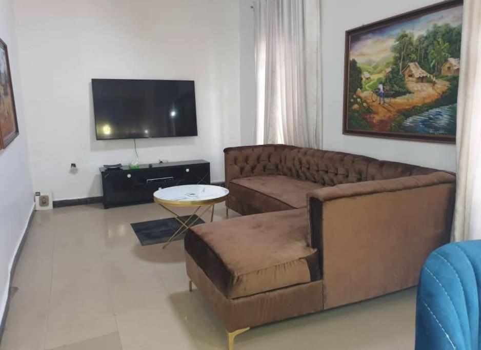 Stylish House With Free Parking And Outdoor Pool Villa Abuja Exterior photo
