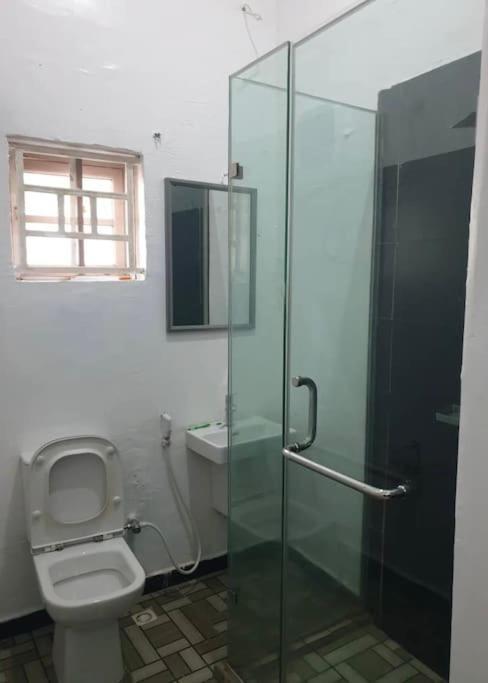 Stylish House With Free Parking And Outdoor Pool Villa Abuja Exterior photo