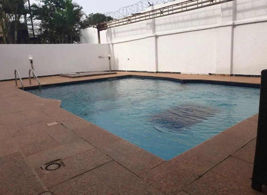 Stylish House With Free Parking And Outdoor Pool Villa Abuja Exterior photo
