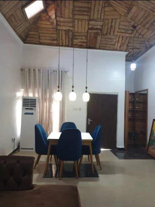 Stylish House With Free Parking And Outdoor Pool Villa Abuja Exterior photo