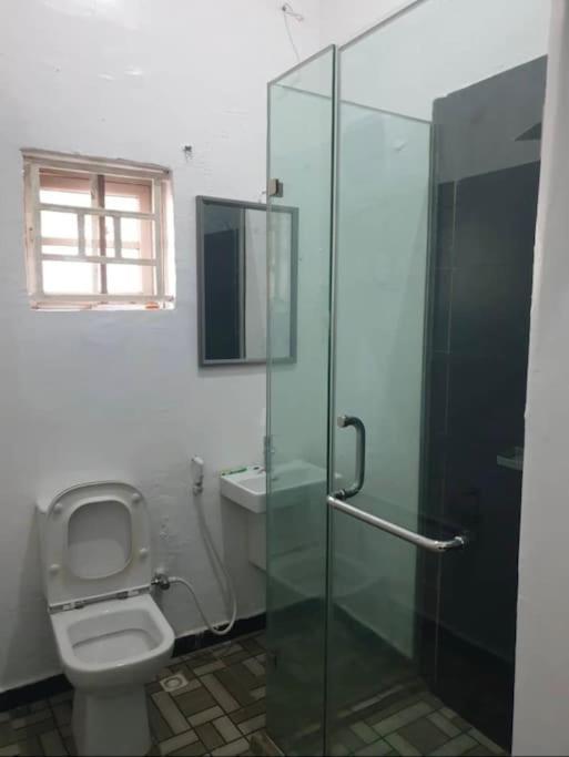 Stylish House With Free Parking And Outdoor Pool Villa Abuja Exterior photo