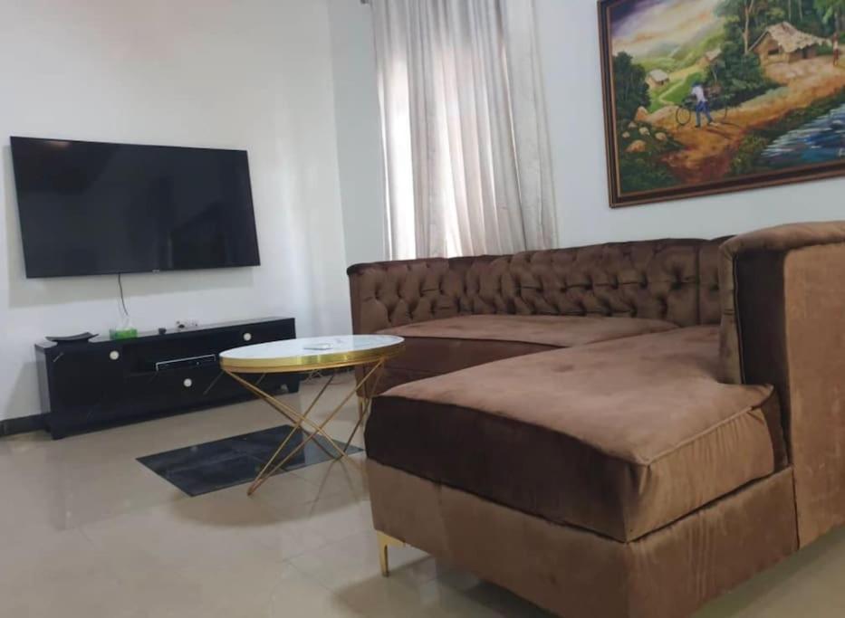 Stylish House With Free Parking And Outdoor Pool Villa Abuja Exterior photo