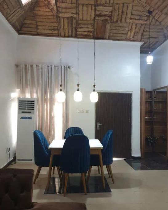 Stylish House With Free Parking And Outdoor Pool Villa Abuja Exterior photo