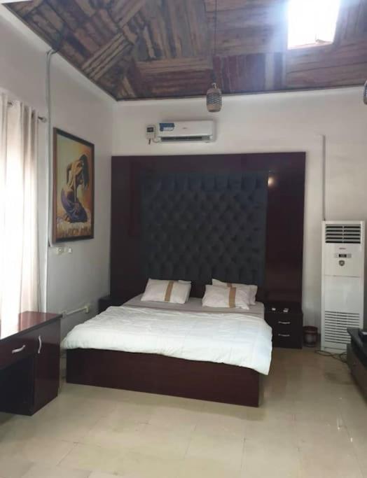 Stylish House With Free Parking And Outdoor Pool Villa Abuja Exterior photo