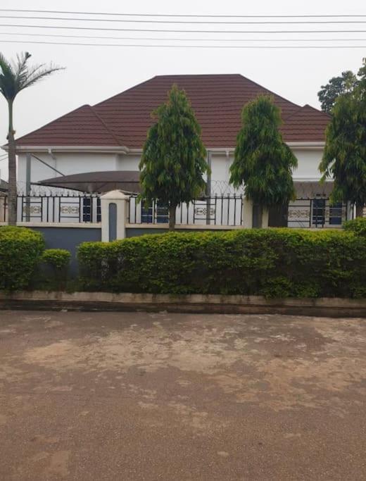 Stylish House With Free Parking And Outdoor Pool Villa Abuja Exterior photo