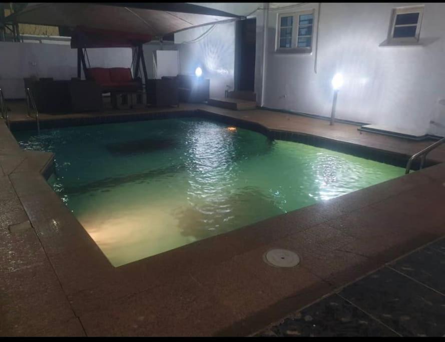 Stylish House With Free Parking And Outdoor Pool Villa Abuja Exterior photo