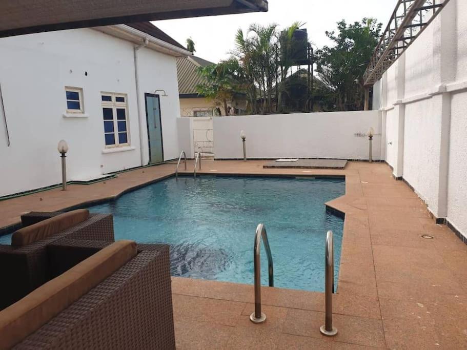Stylish House With Free Parking And Outdoor Pool Villa Abuja Exterior photo