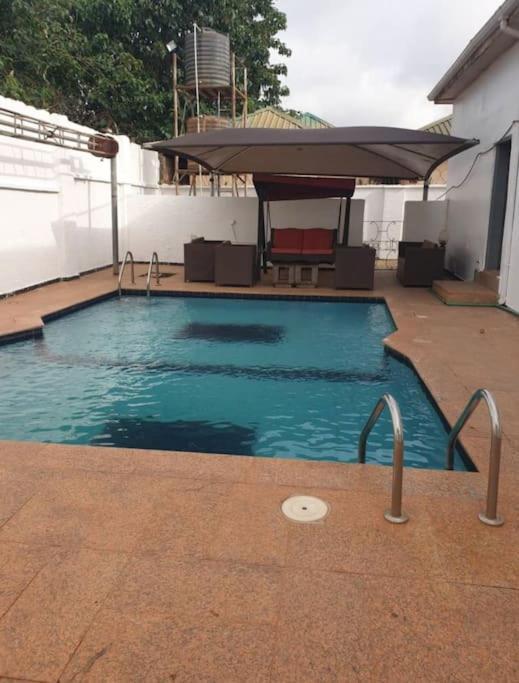 Stylish House With Free Parking And Outdoor Pool Villa Abuja Exterior photo