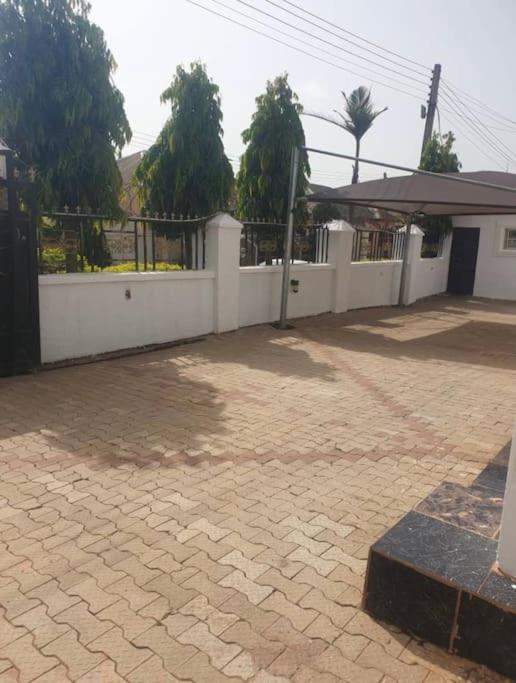 Stylish House With Free Parking And Outdoor Pool Villa Abuja Exterior photo